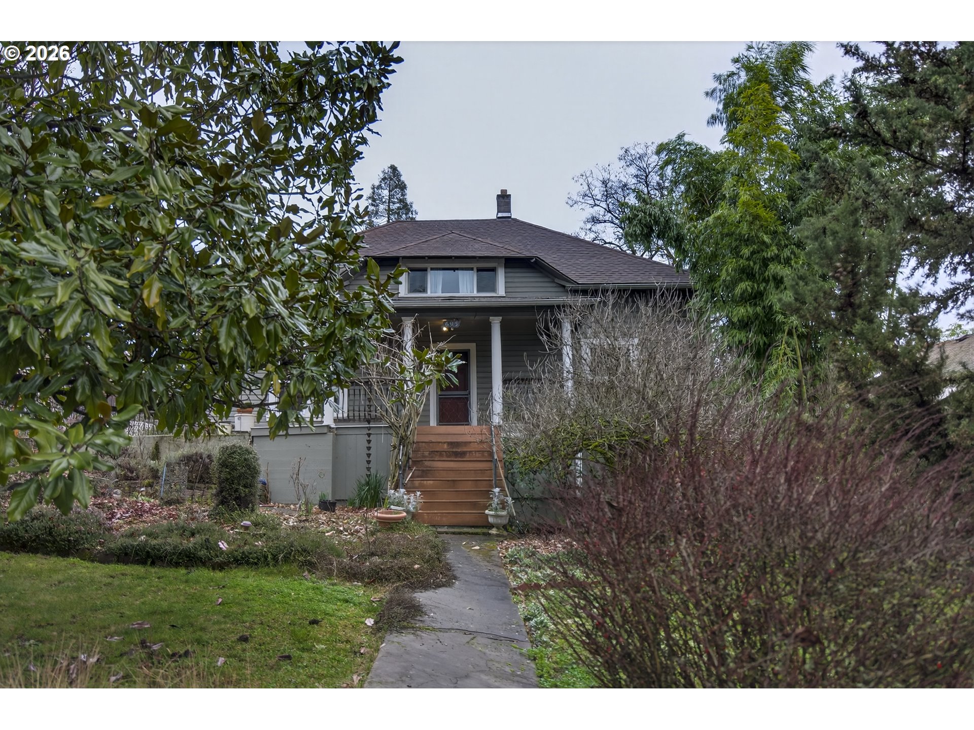 693 NE WINCHESTER ST