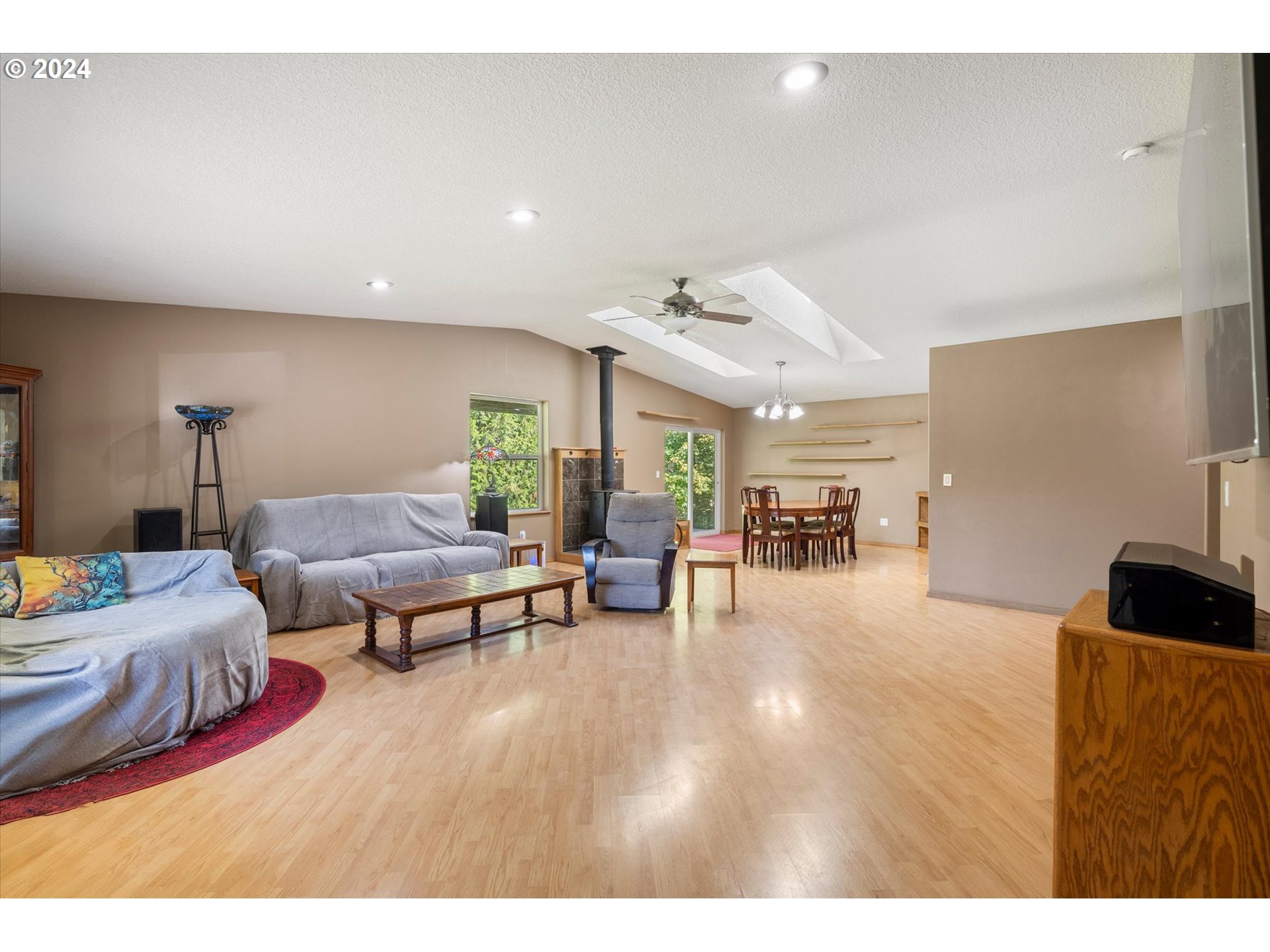 415 SPRUCE CREEK RD