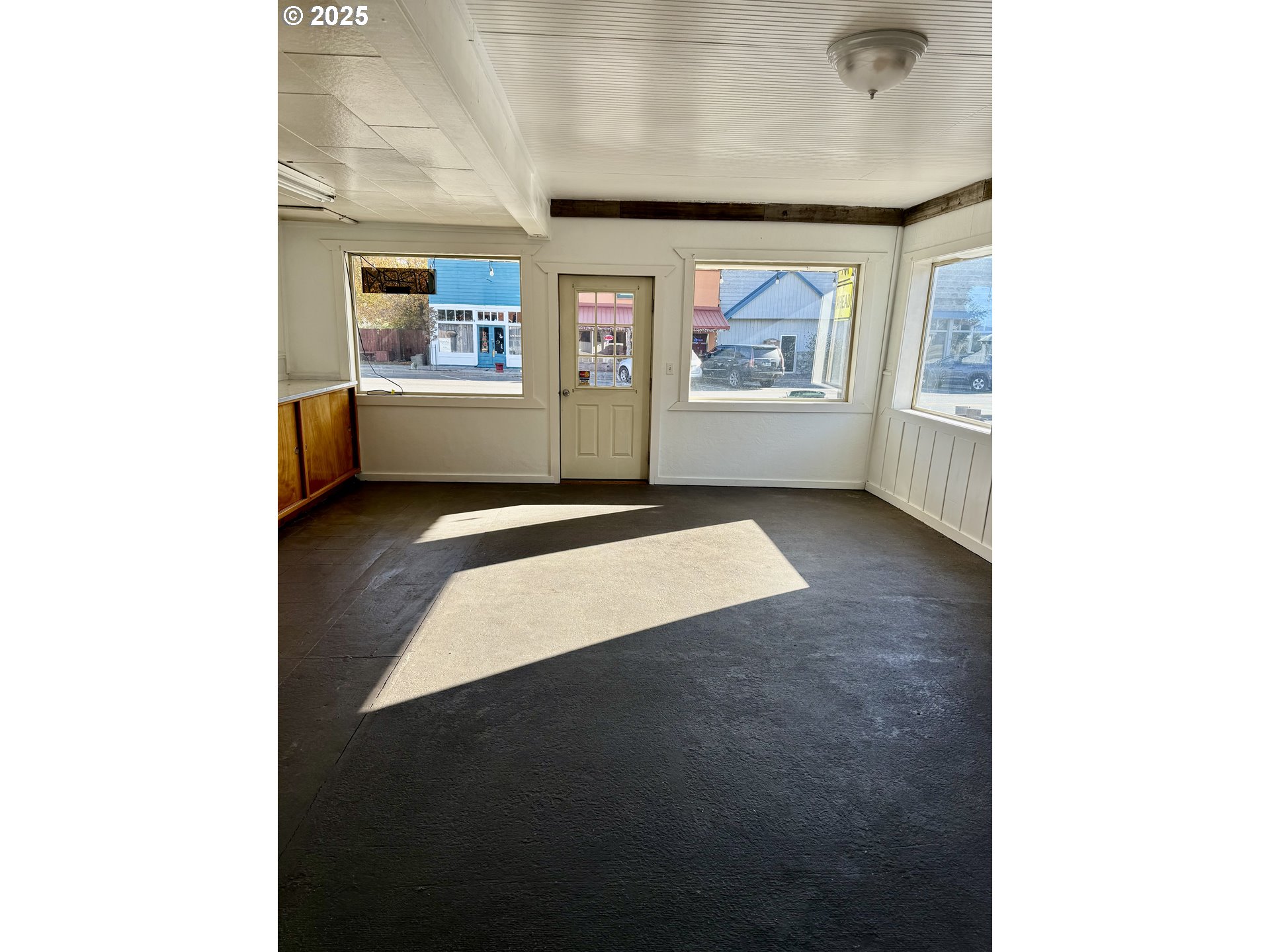 142 NW FRONT ST