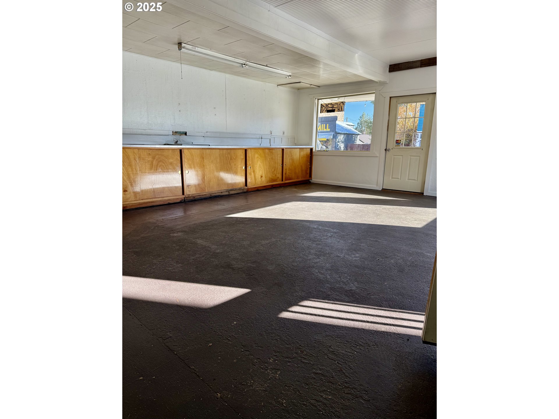 142 NW FRONT ST