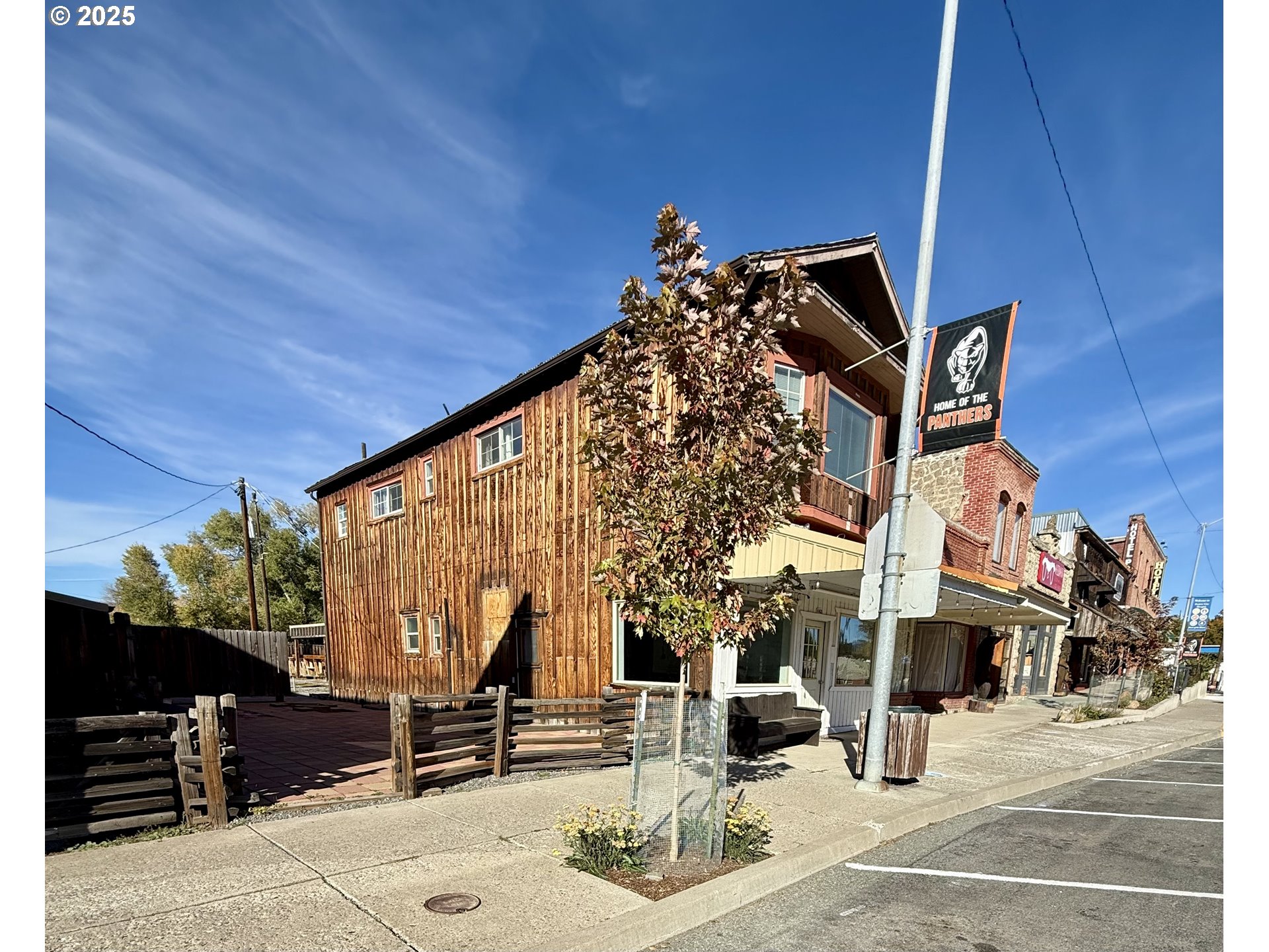 142 NW FRONT ST