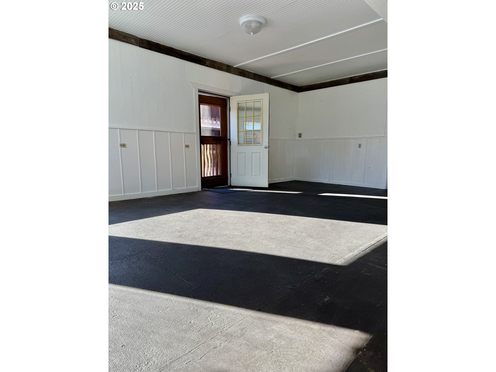 142 NW FRONT ST