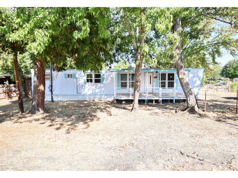 4913 MELODY LN Roseburg OR 97471
