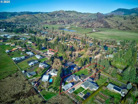 A home in Roseburg
