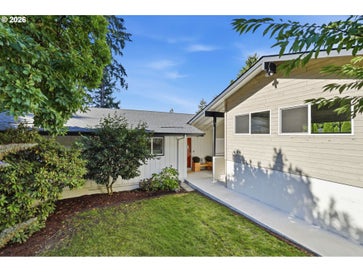 4935 SW 19TH DR Portland OR 97239