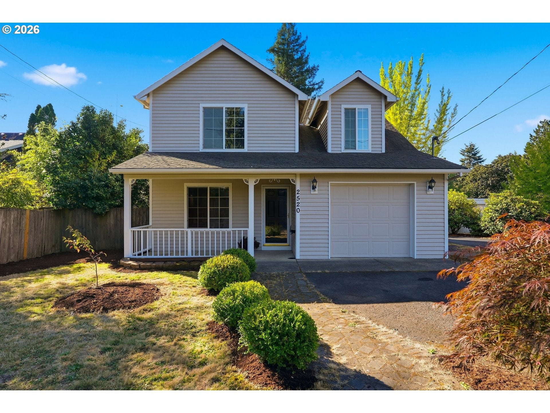 2520 SW MILES ST — 3 bed 3 bath Single Family Residence