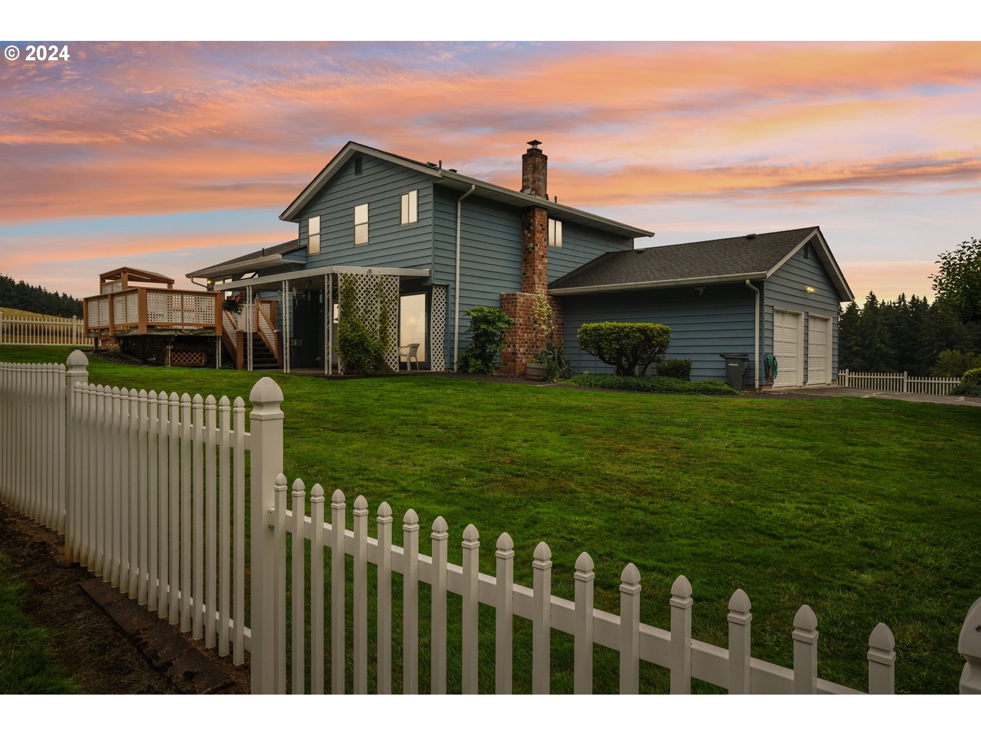 2032 W DOVE AVE