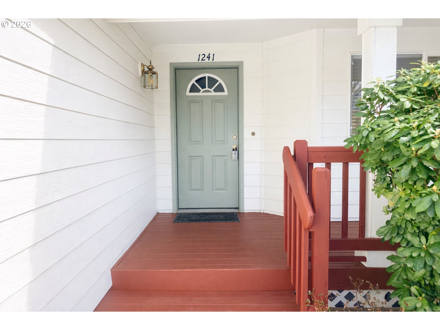 1241 E SOUTHVIEW HEIGHTS DR