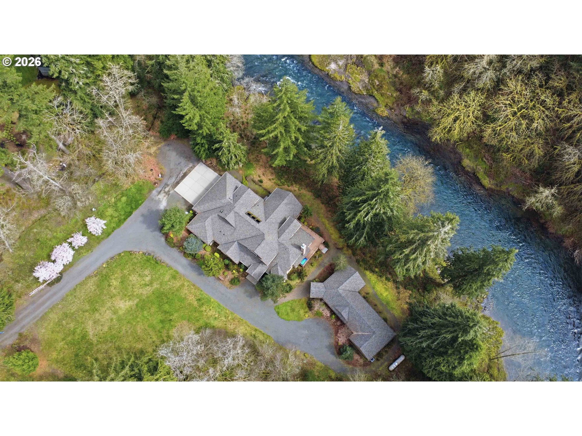 125 ROYAL COACHMAN LN