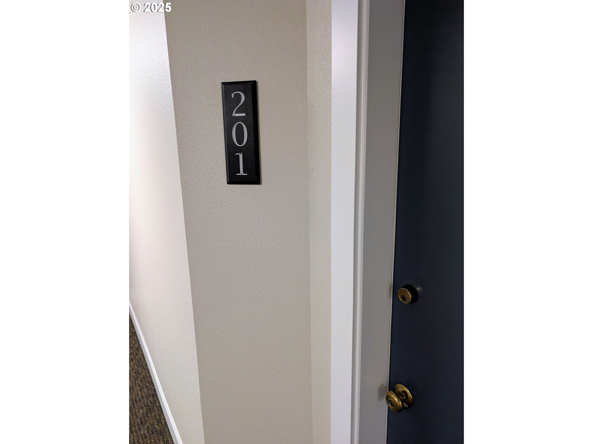 8720 SW TUALATIN RD 201