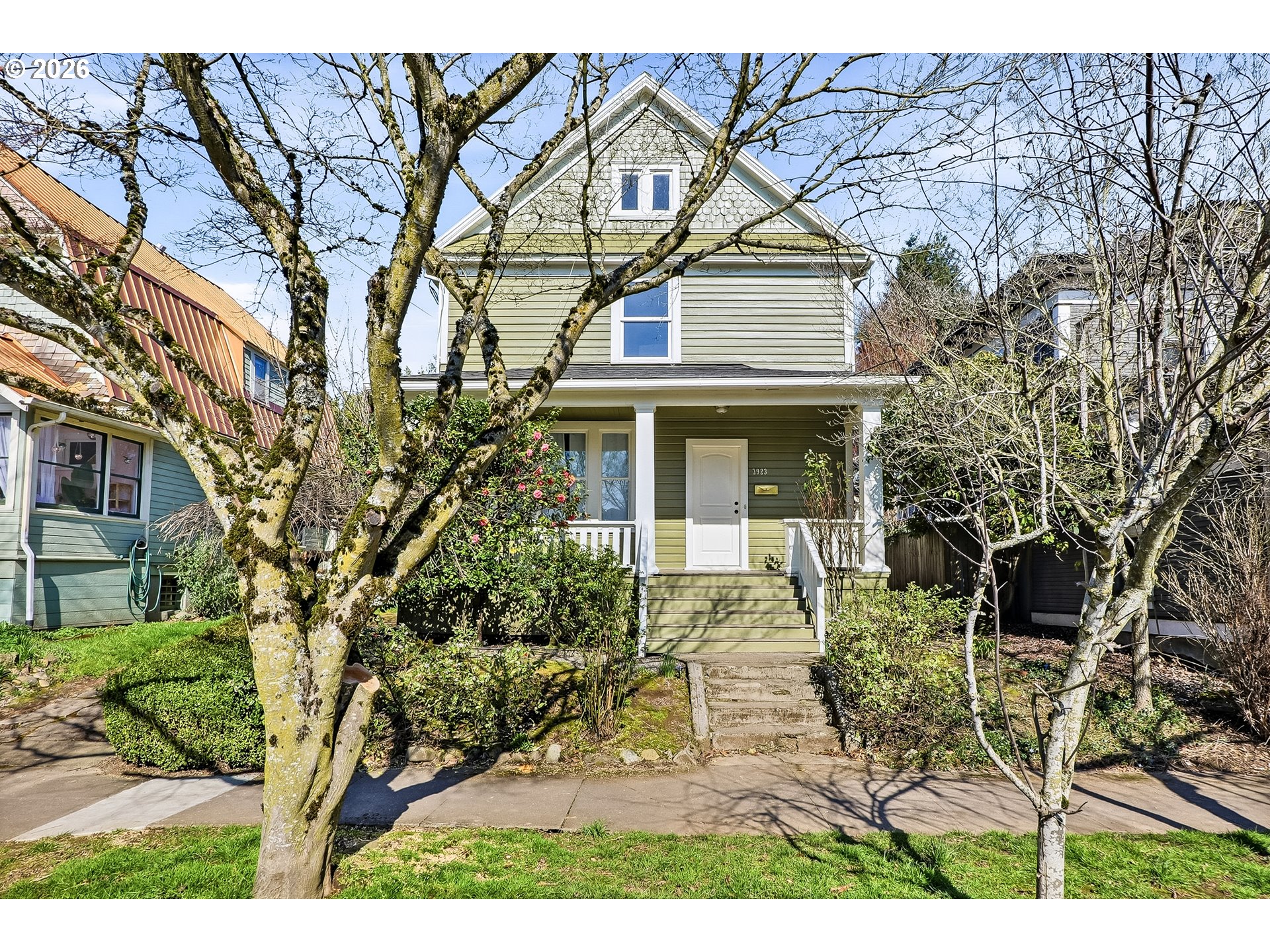 Photo 1 of 22 — 3923 SE MAIN ST, Portland, OR 97214