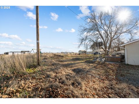 A home in Hermiston