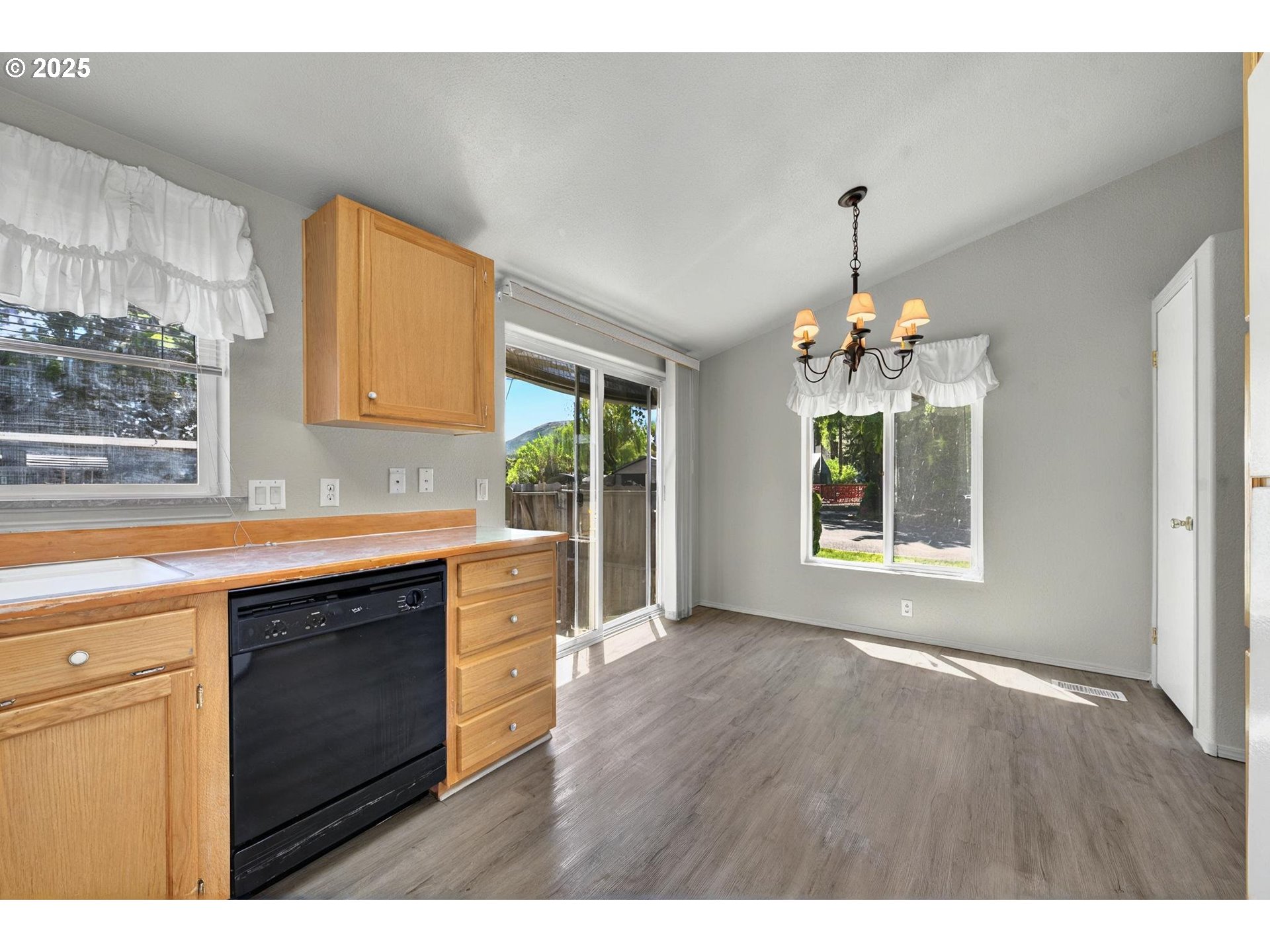 1080 BAKER ST