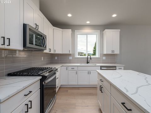 Tiny photo for 336 Sunday Dr, Creswell, OR 97426 (MLS # 217231465)