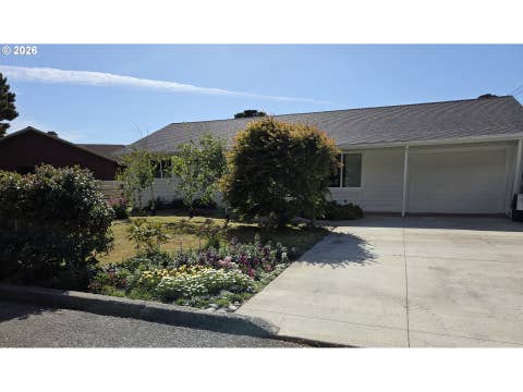 Photo of 30404 Hillside Ter, Gold Beach, OR 97444 (MLS # 670684040)