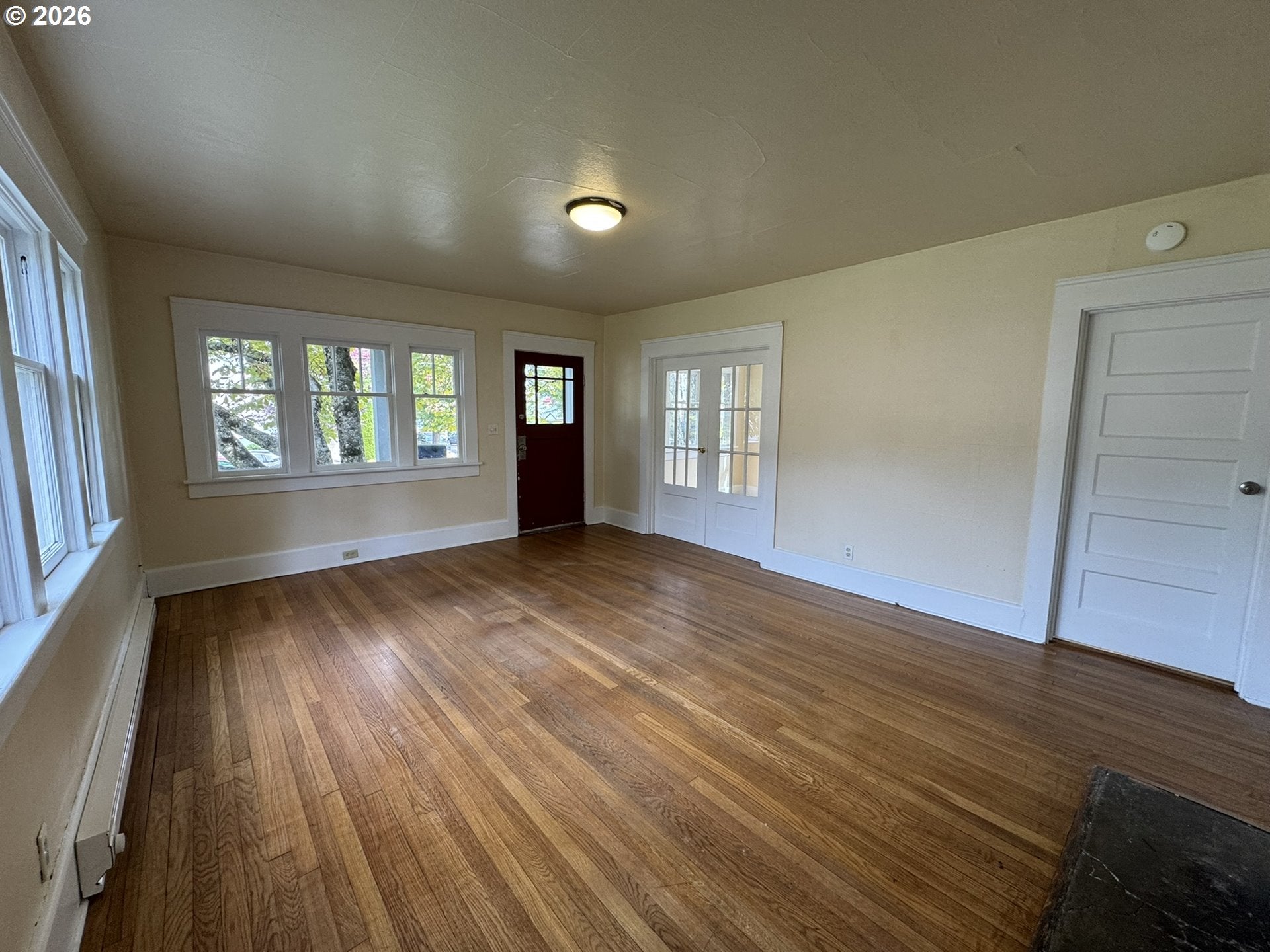 90 E 20TH AVE