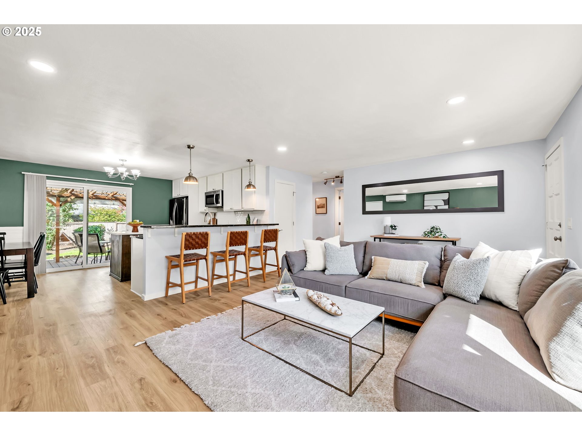 1176 ARCADIA DR