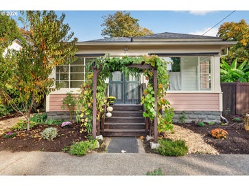 841 JACKSON ST Eugene OR 97402