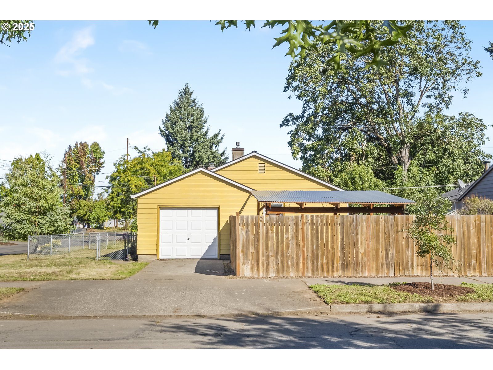 10202 N BUCHANAN AVE