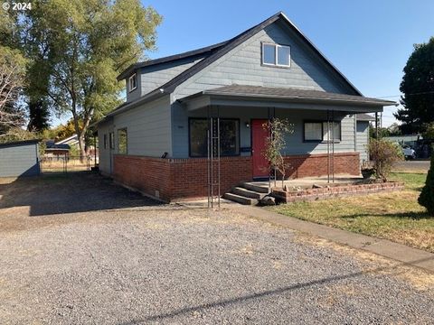 A home in La Grande