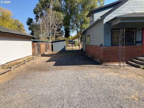 A home in La Grande