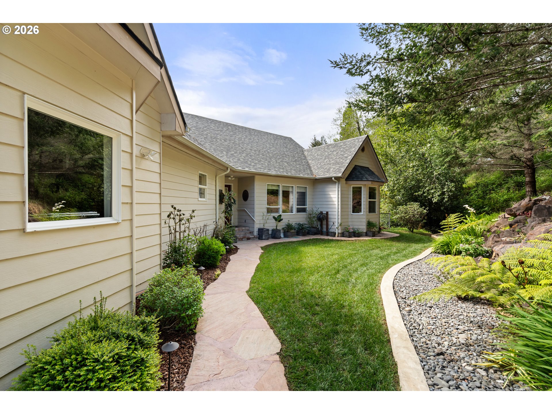 17146 Mountain Dr LN