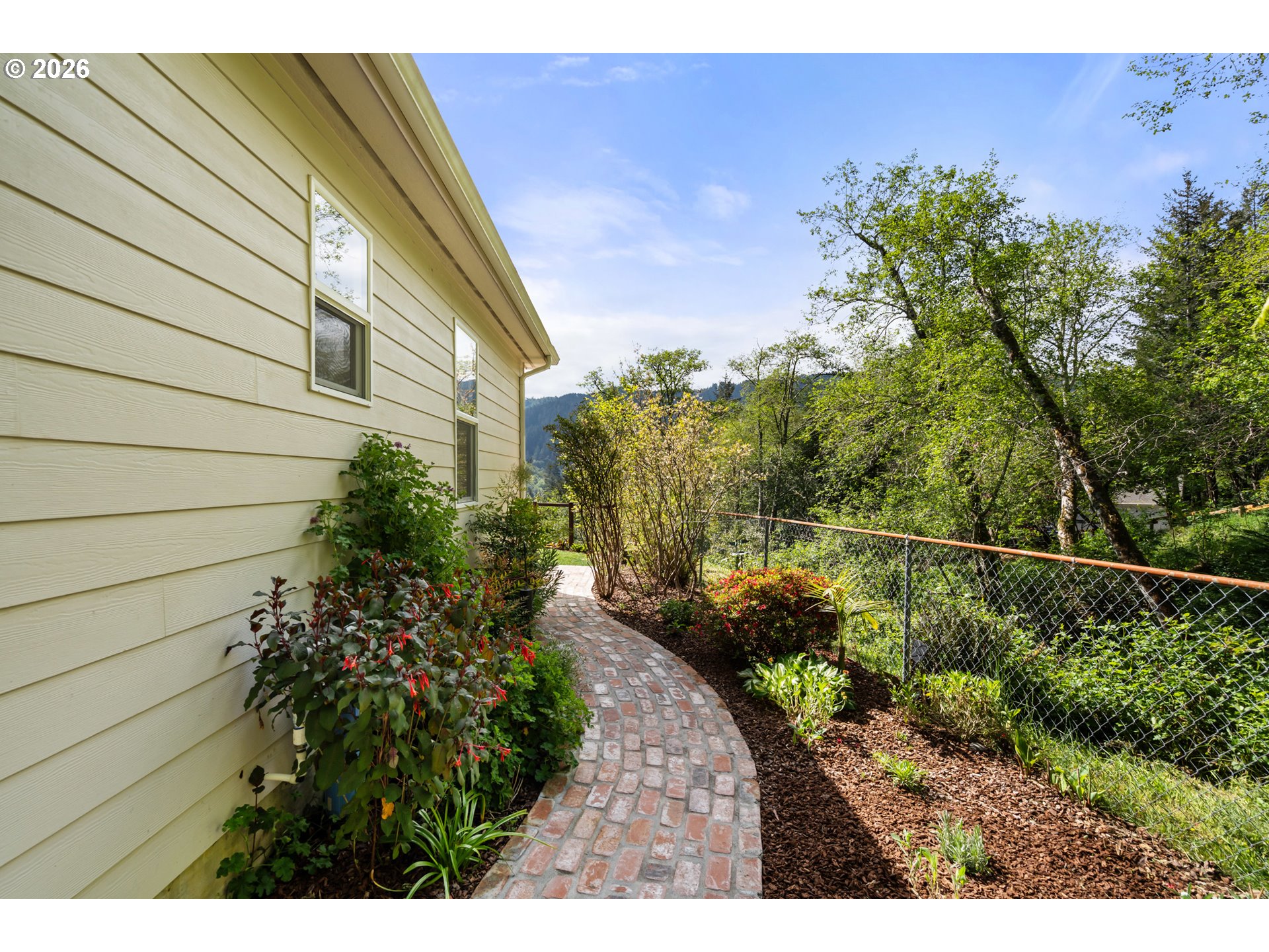 17146 Mountain Dr LN