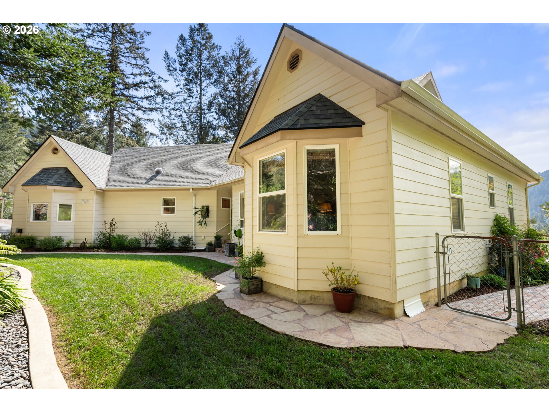 17146 Mountain Dr LN