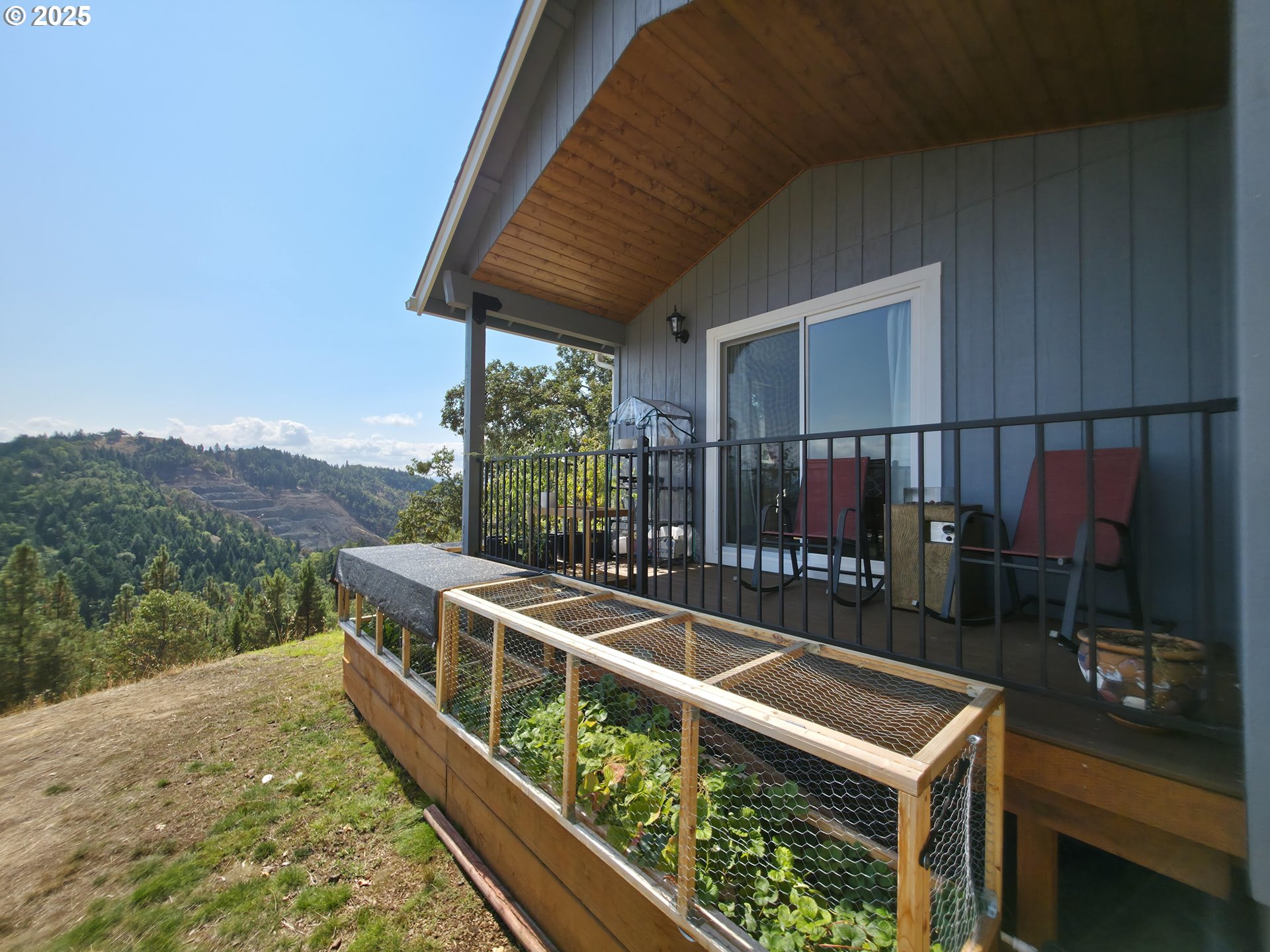 125 EAGLE DR
