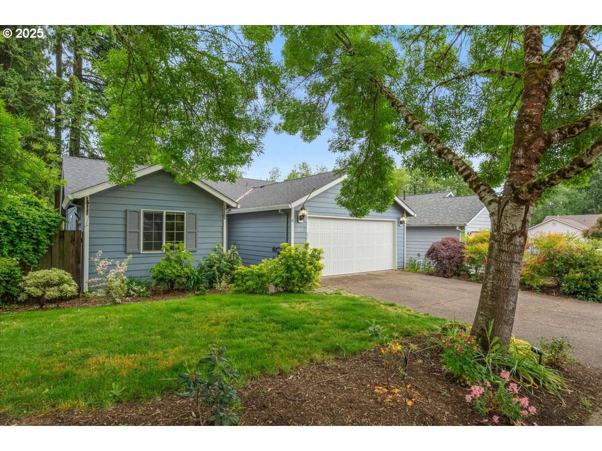 319 NW ANGELA LN