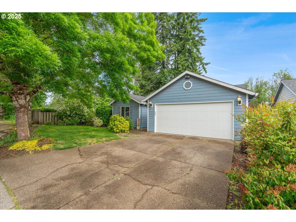 319 NW ANGELA LN
