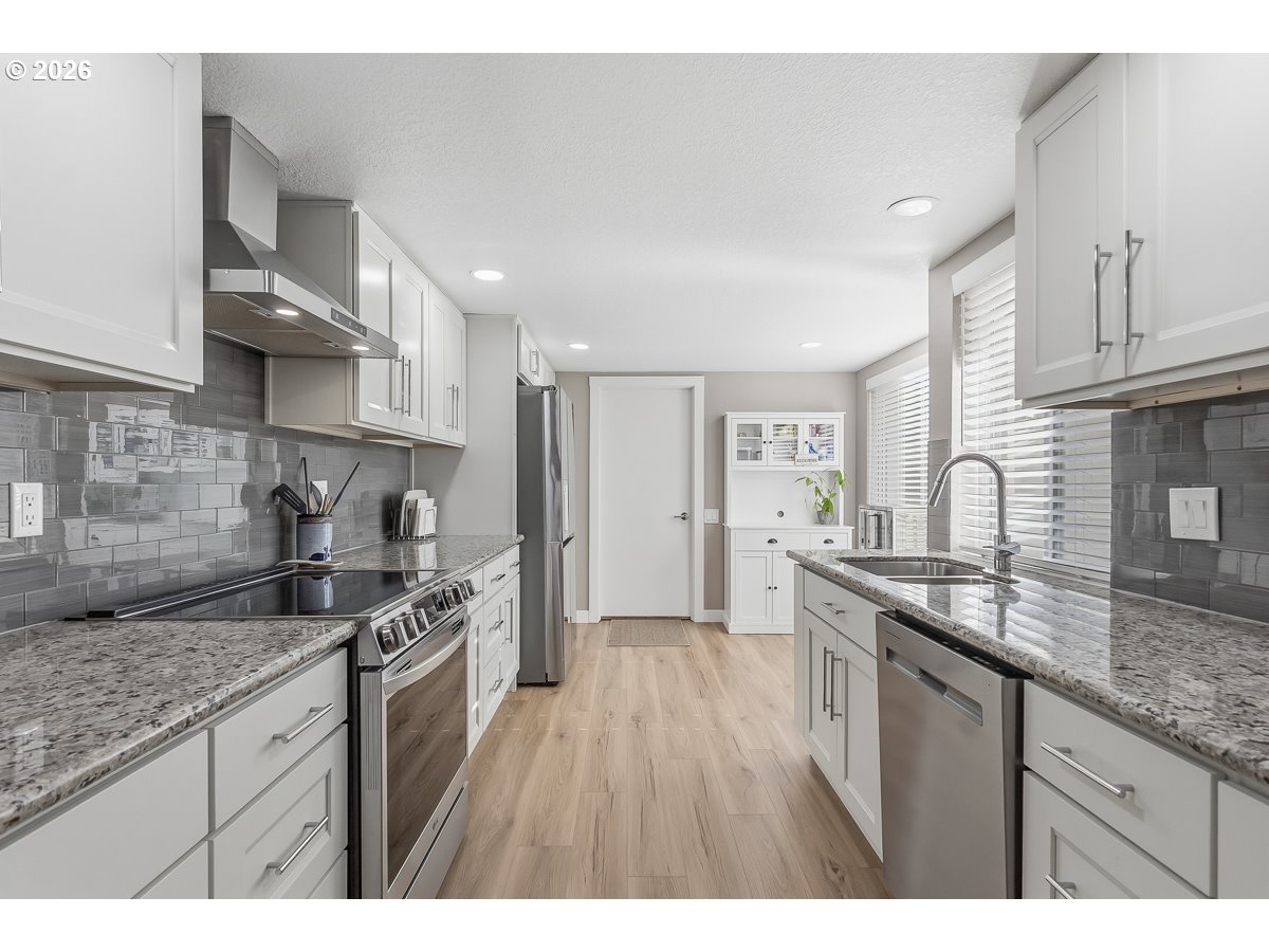 10425 SW GREENLEAF TER