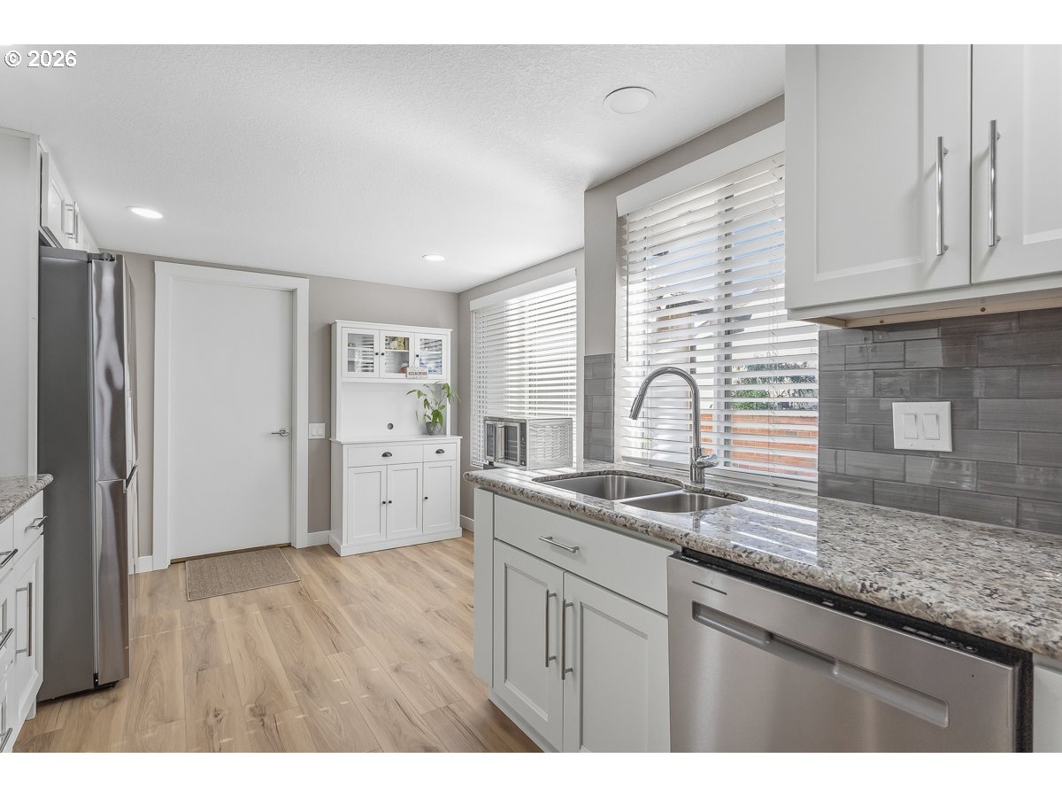 10425 SW GREENLEAF TER