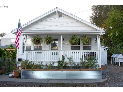 209 1/2 W 5TH PL The Dalles OR 97058