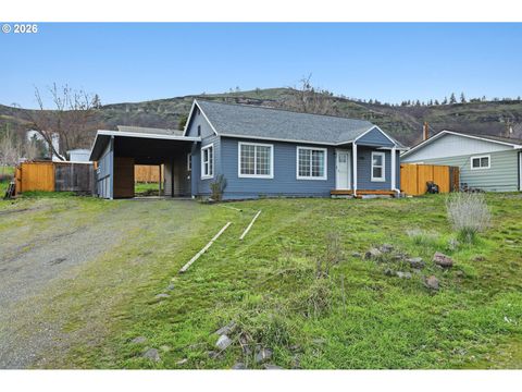 2306 W 13TH ST The Dalles OR 97058