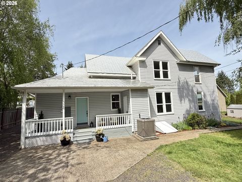 Photo of 326 SW Elmwood Ave, McMinnville, OR 97128 (MLS # 751887995)