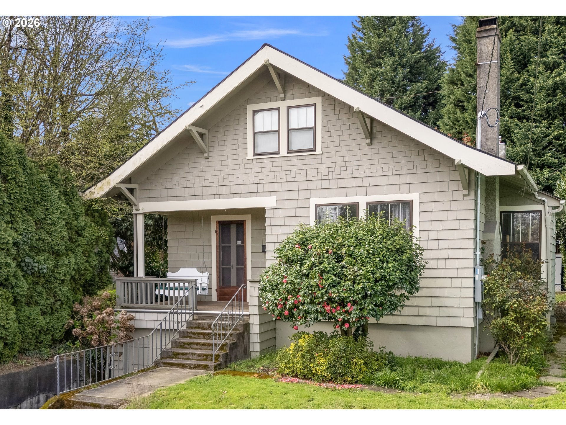 3035 SE 9TH AVE — 3 bed 3 bath Single Family Residence