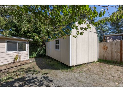 A home in Waldport