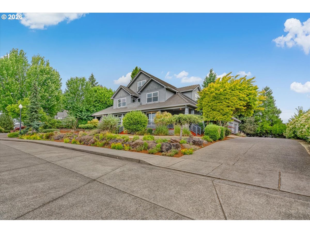 2470 CRESTMONT CIR