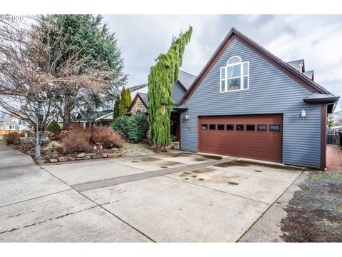 1749 22ND ST Hood River OR 97031