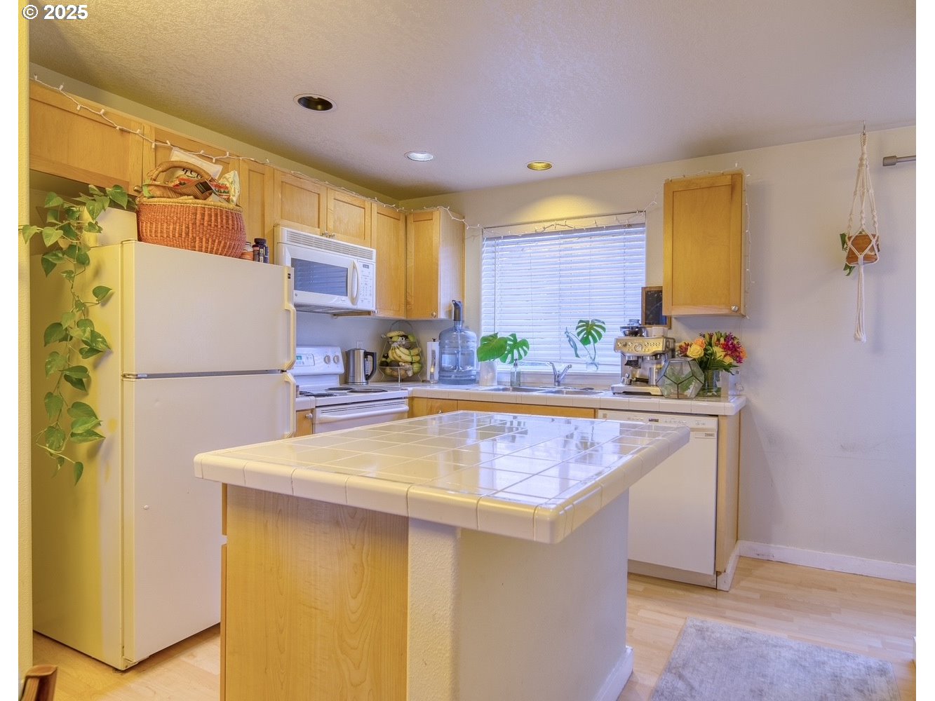 52052 SW JOHANNA DR