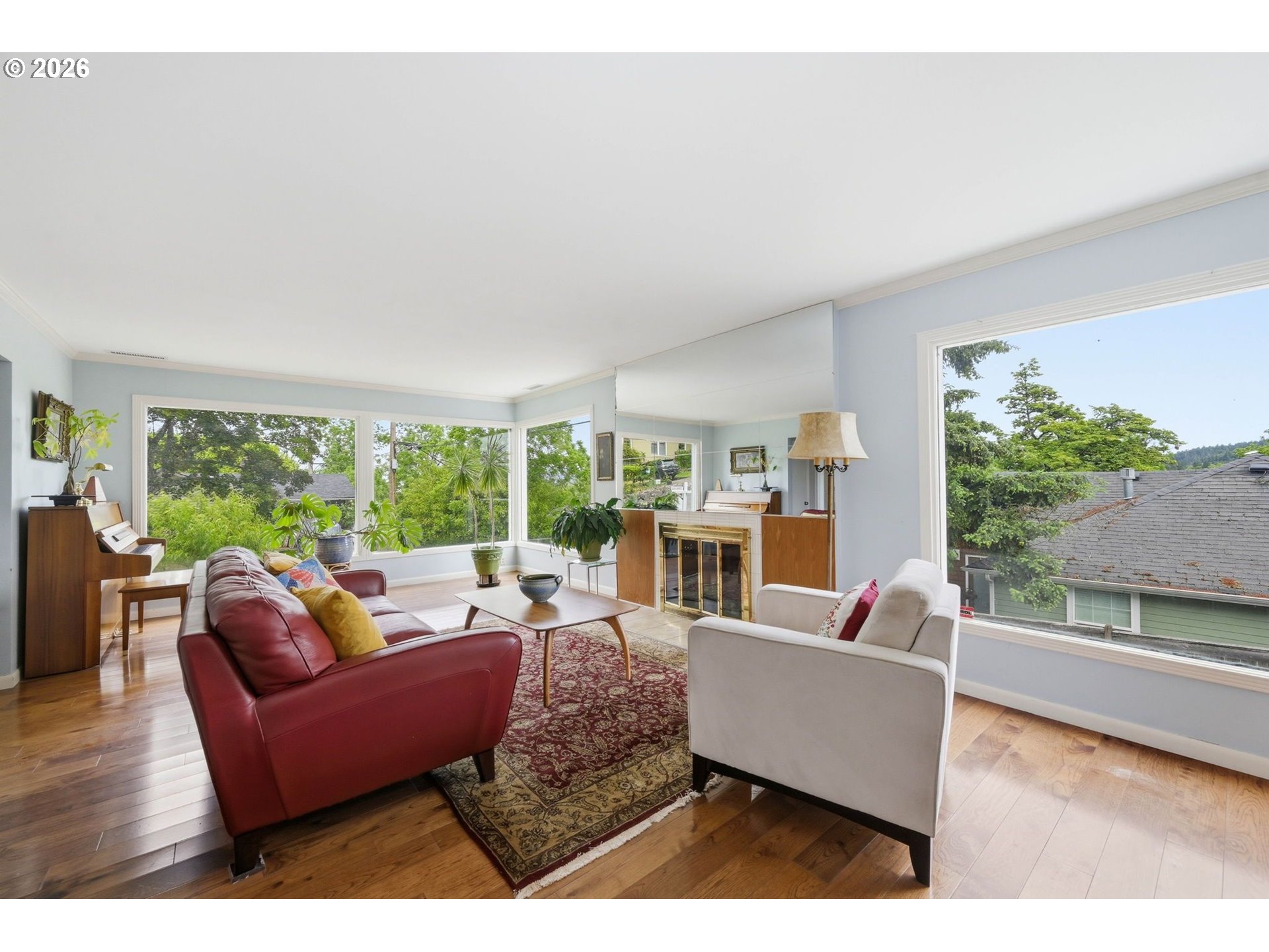 28 W 22nd AVE
