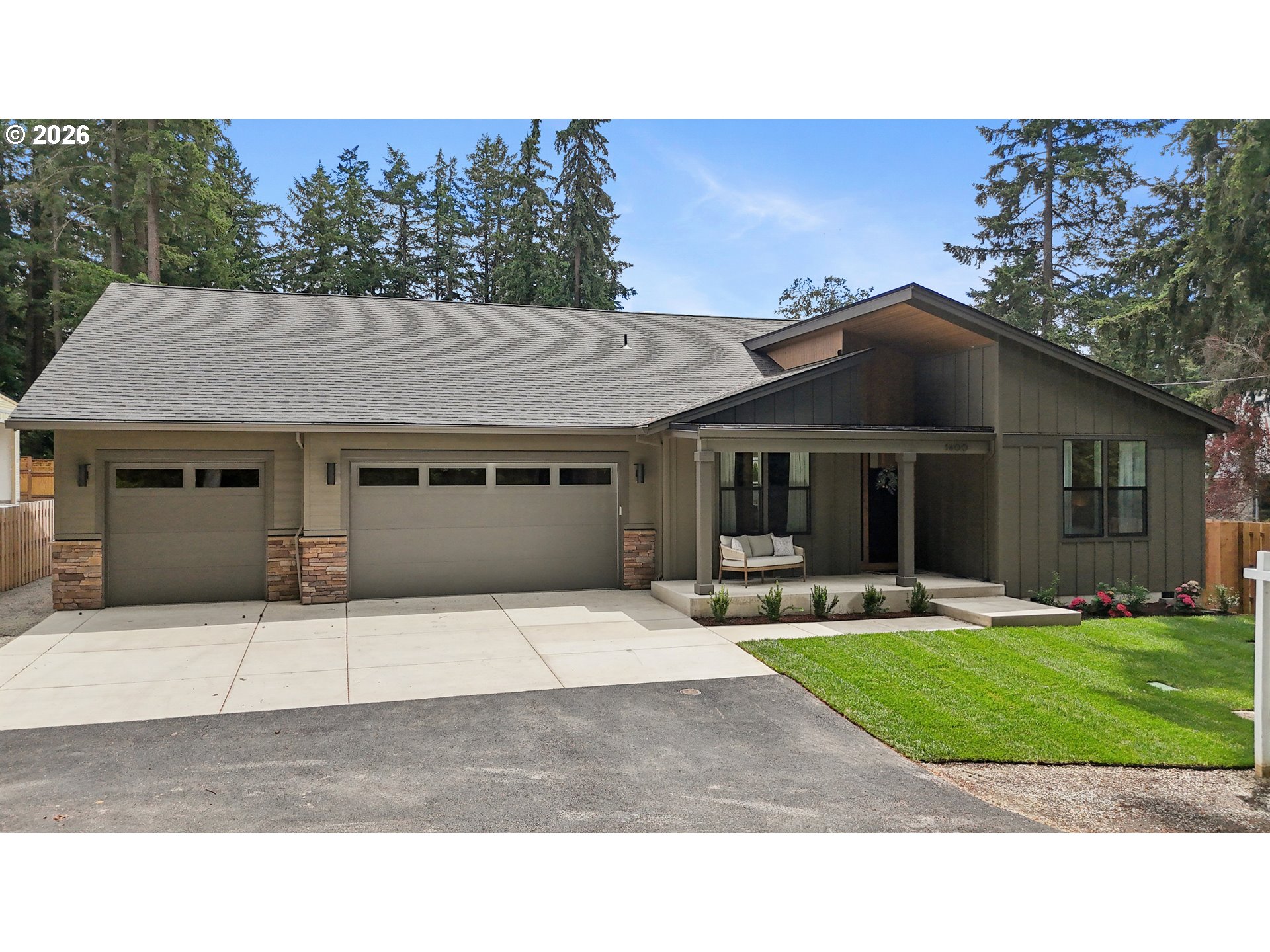 1400 SE River Forest RD