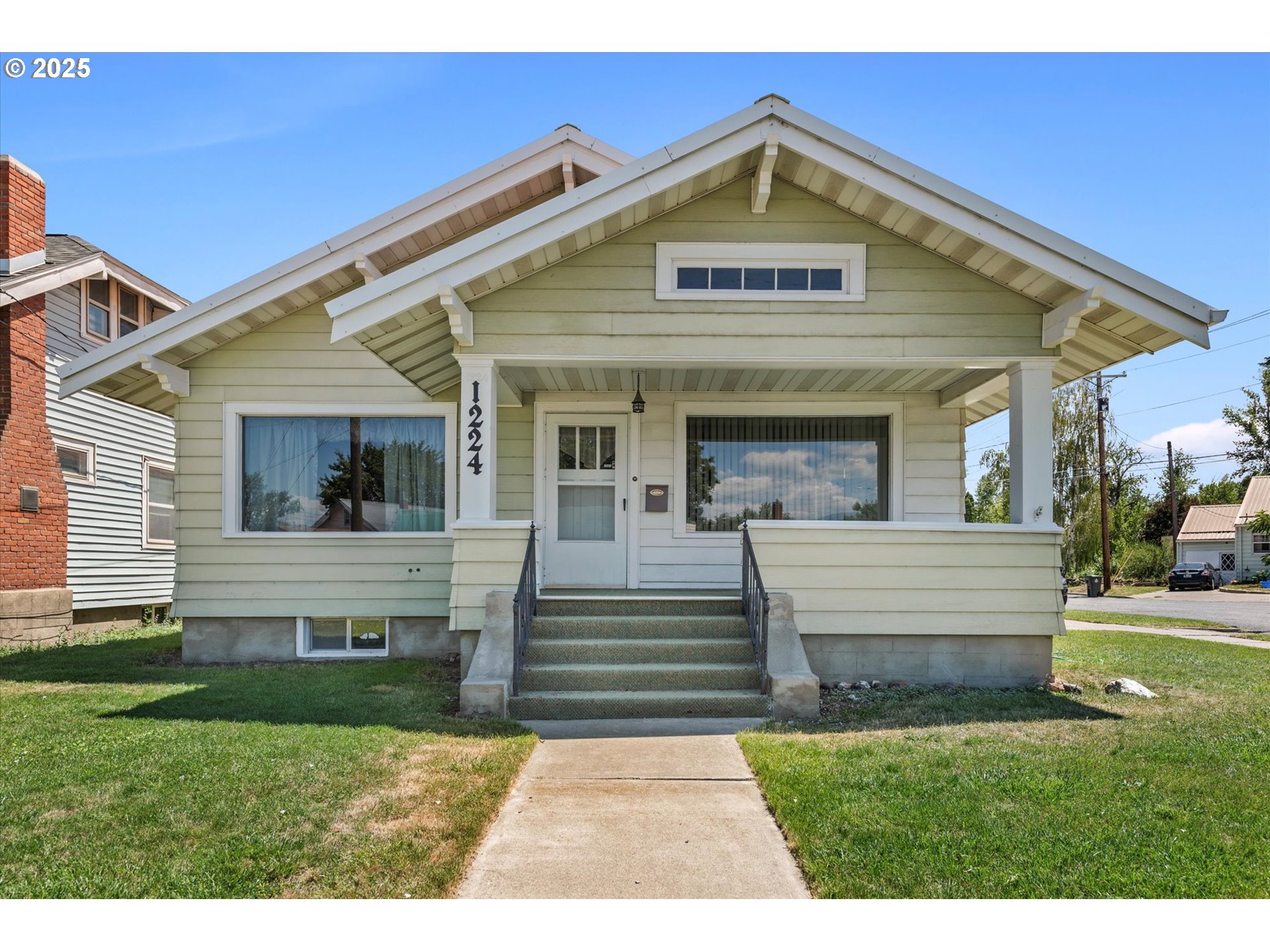 1224 DEWEY AVE