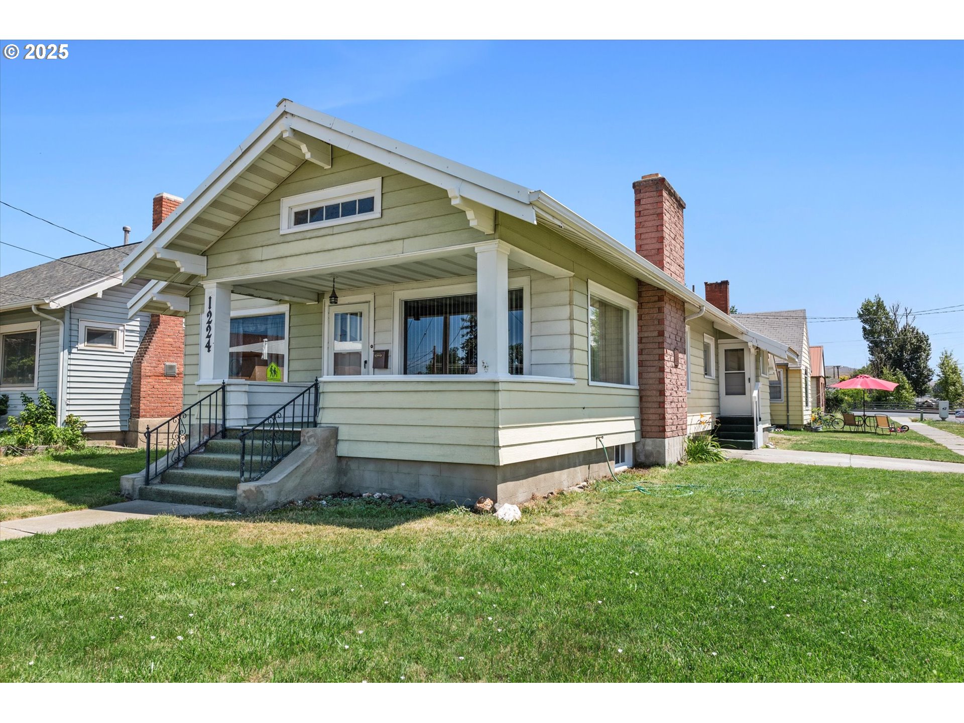 1224 DEWEY AVE