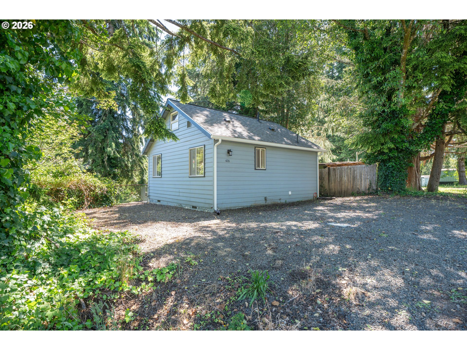 426 N VISTA TER