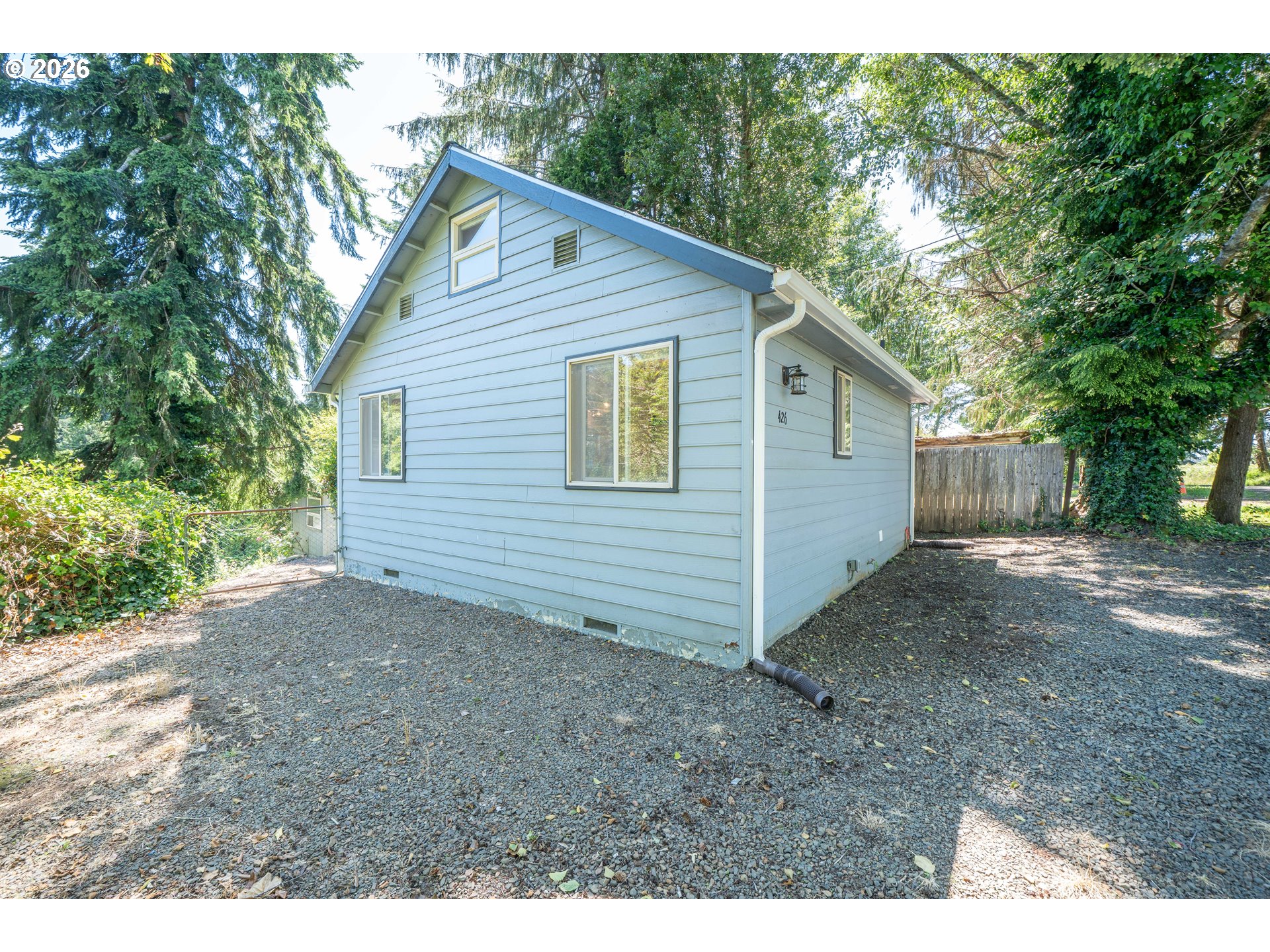 426 N VISTA TER