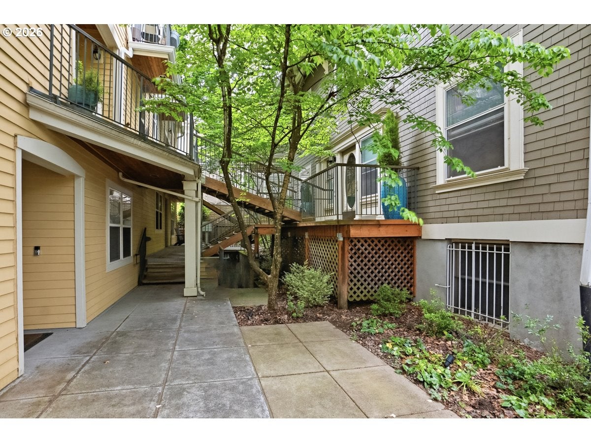 2372 NW GLISAN ST 5