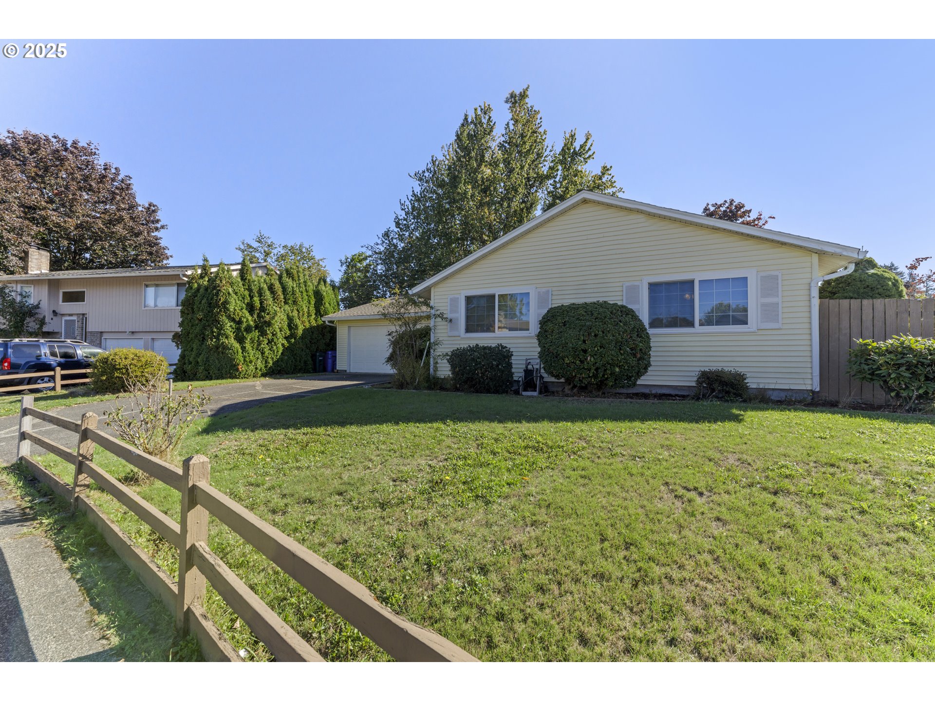 820 NE COCHRAN AVE