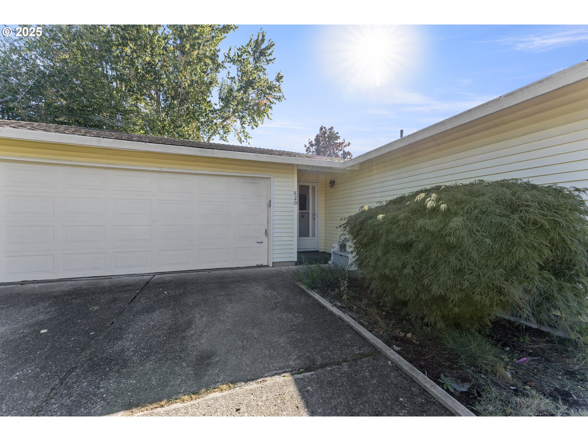 820 NE COCHRAN AVE
